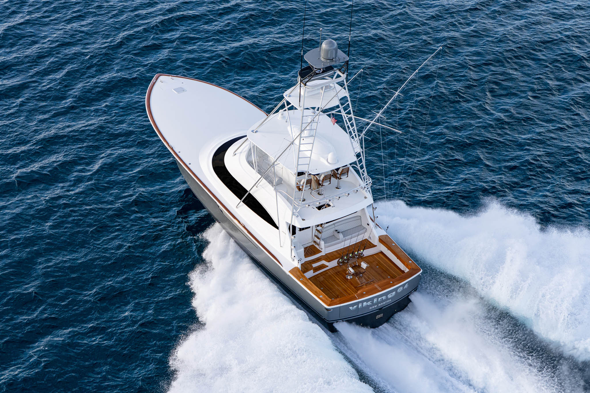 Viking Yachts 64 Convertible — photo 6