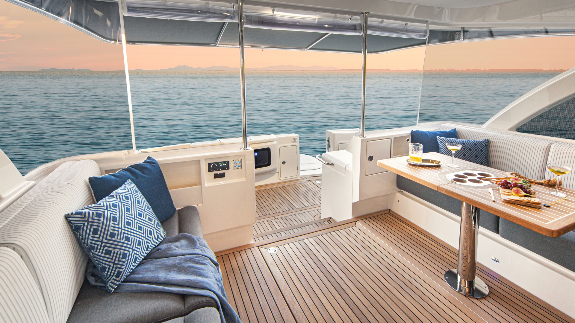 Riviera 46 Sports Motor Yacht — photo 8