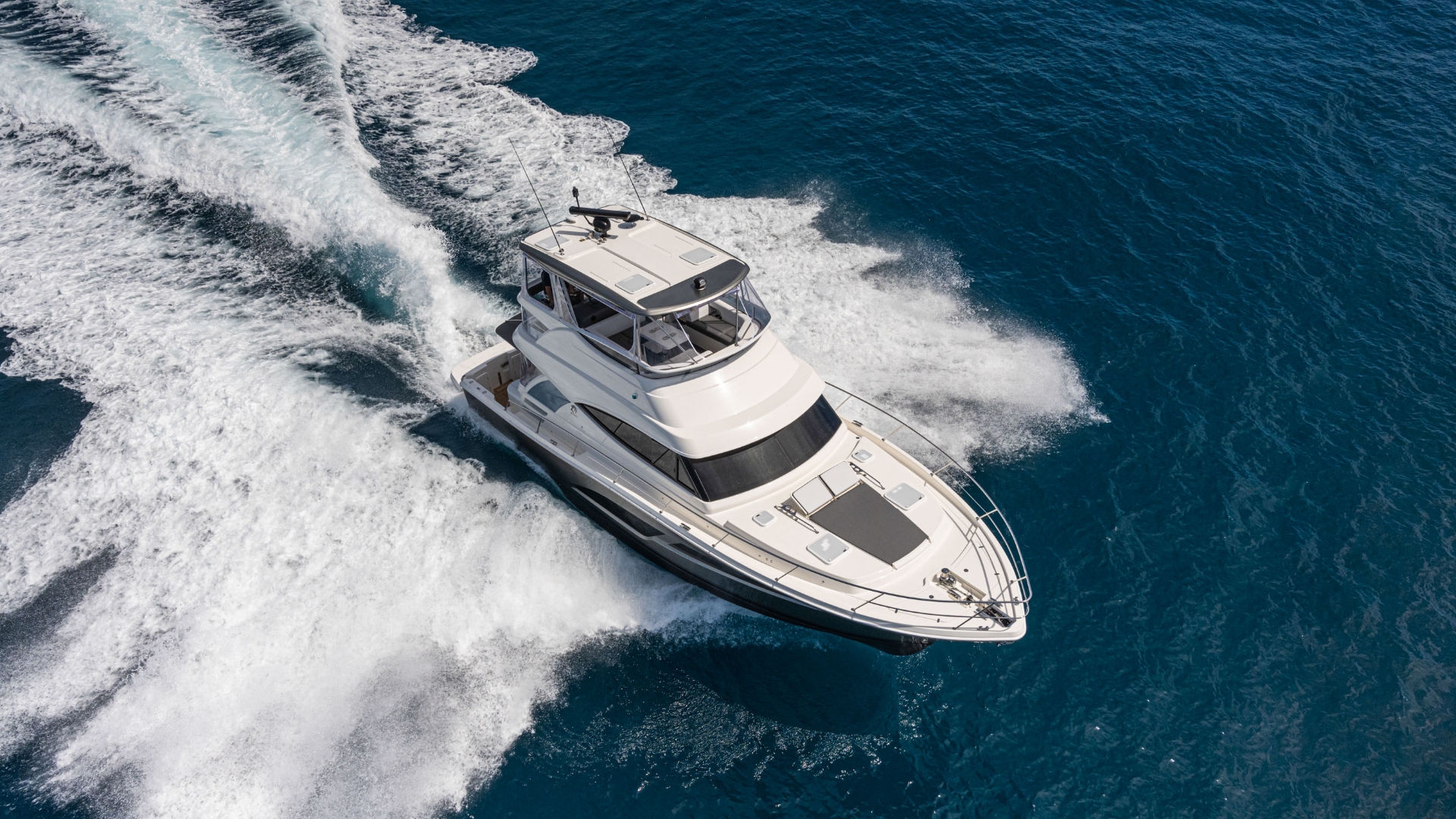 Riviera 46 Sports Motor Yacht — photo 4