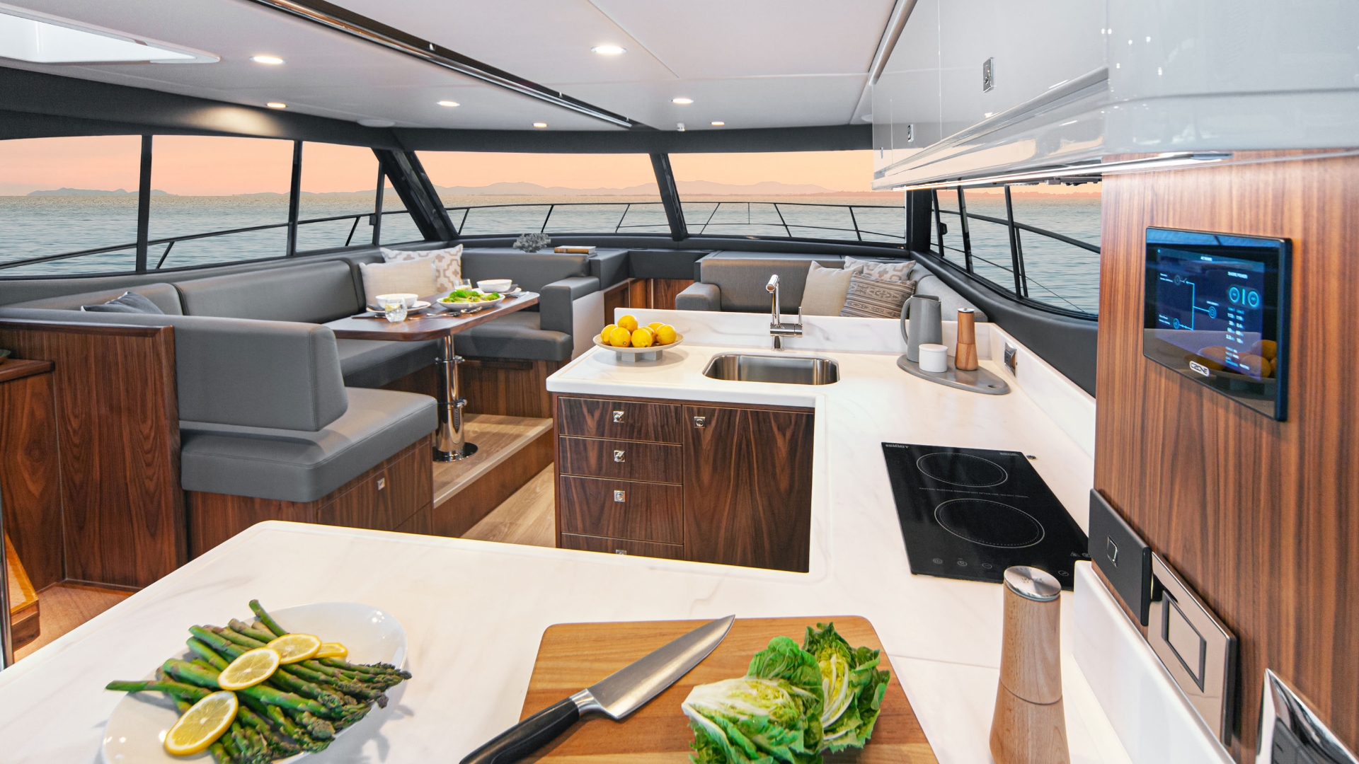 Riviera 46 Sports Motor Yacht — photo 10